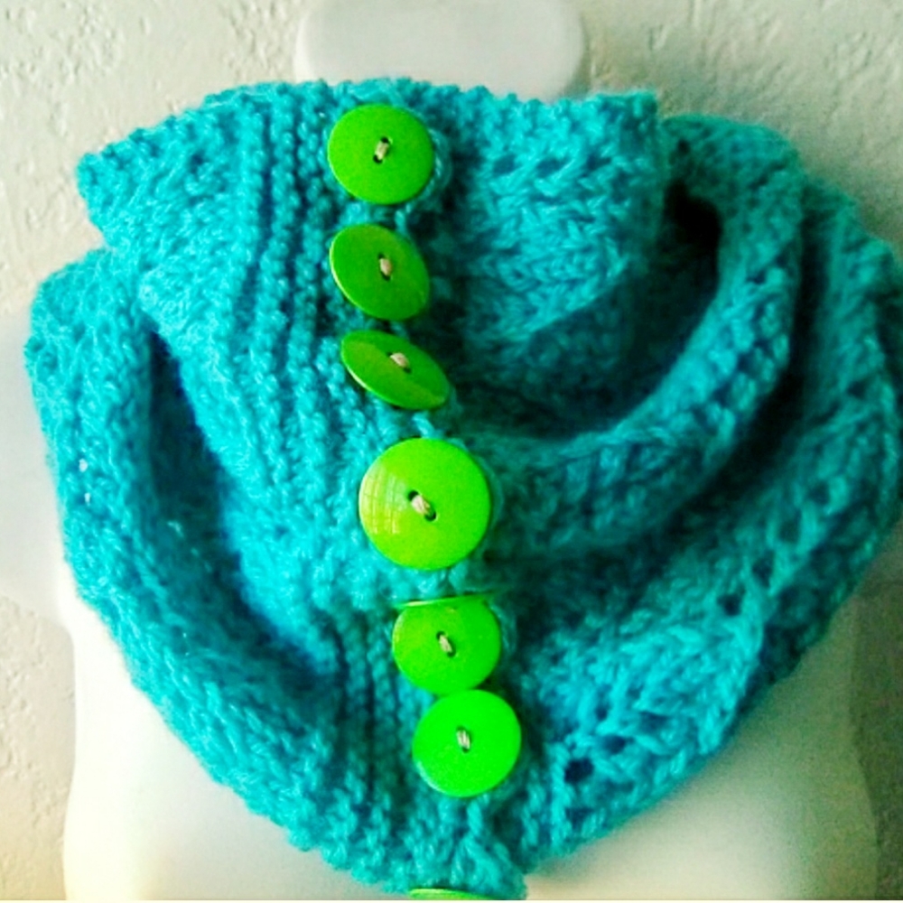 Beautiful Blue Knitted Cowl
